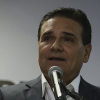 Silvano Aureoles consigue nuevo freno contra orden de captura