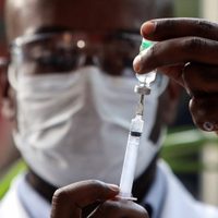 El plan de Sudáfrica: vacunar masivamente para frenar la peligrosa variante del virus