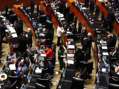 Senado declara válida la reforma a los artículos 108 y 111 para juzgar al presidente