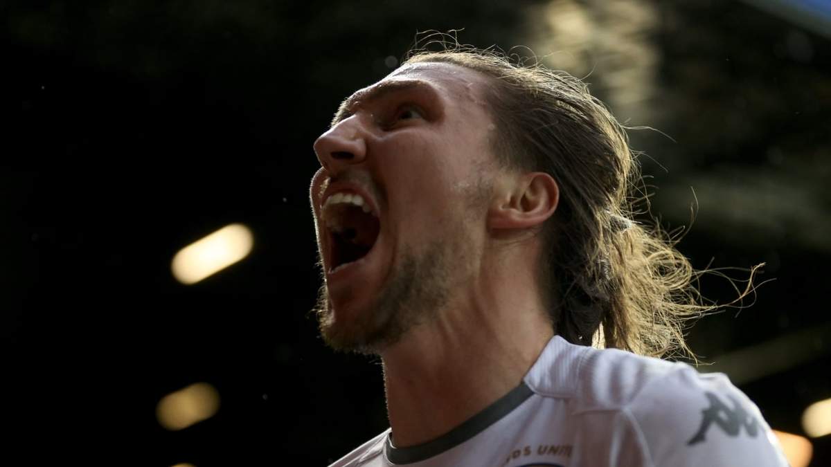 Luke Ayling. Fuente: (Twitter)