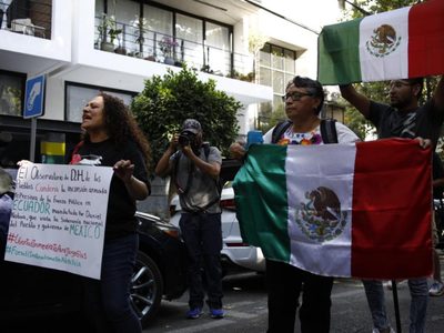 Protestan frente a la embajada de Ecuador en México tras ruptura de relaciones diplomáticas (Video)