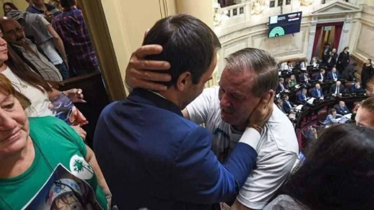 El abuelo de Lucio Dupuy durante la aprobación de la Ley Lucio. Fuente: (Página 12)