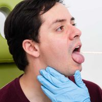 Baumeister destacó los “buenos resultados” de los diagnósticos salivales para coronavirus
