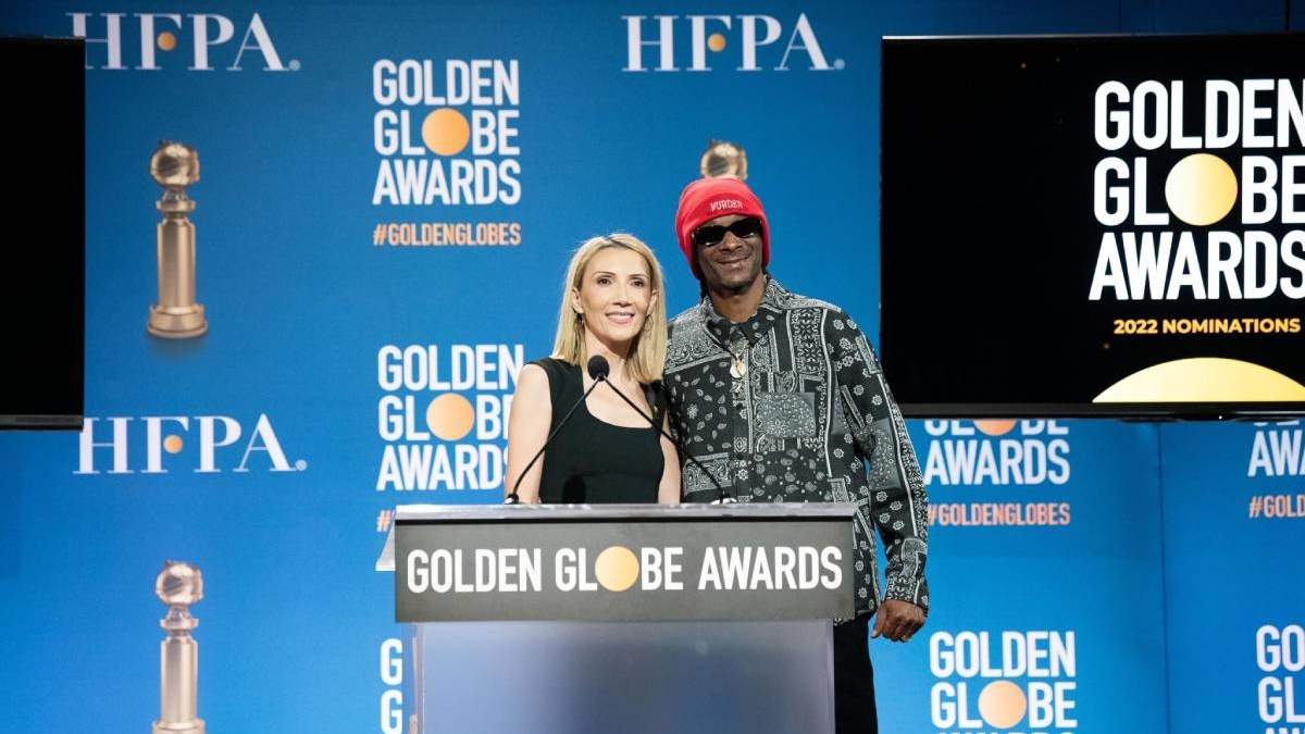 Helen Hoehne, presidenta de la HFPA, y el rapero Snoop Dogg anunciaron las nominaciones en una discreta rueda de prensa