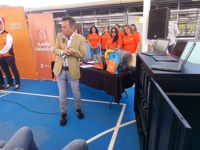 A tres meses del caso Teuchitlán, Lemus regresa al municipio para entregar apoyos escolares