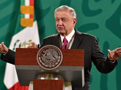 AMLO acusa una "contracampaña" a su llamado de ahorrar luz ante desabasto de gas