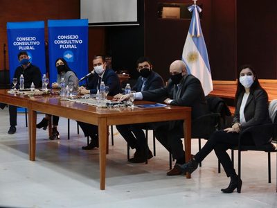 Aguinaldo: Gutiérrez anunció modificaciones en el pago a los estatales neuquinos