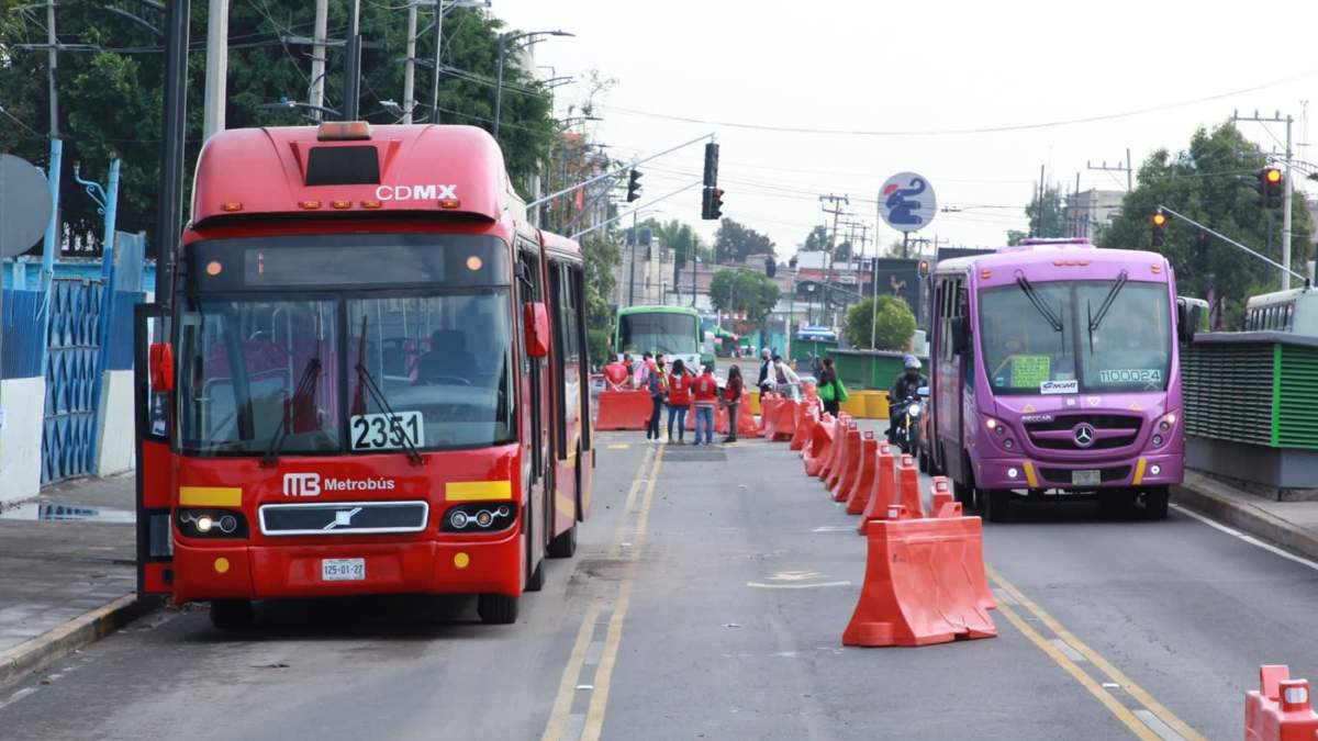 Los camiones del Metrobús circularán sobre en Avenida Tláhuac en un carril confinado