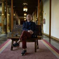 Para Haruki Murakami, leer ficción nos ayuda a "ver entre las mentiras" en un mundo dividido