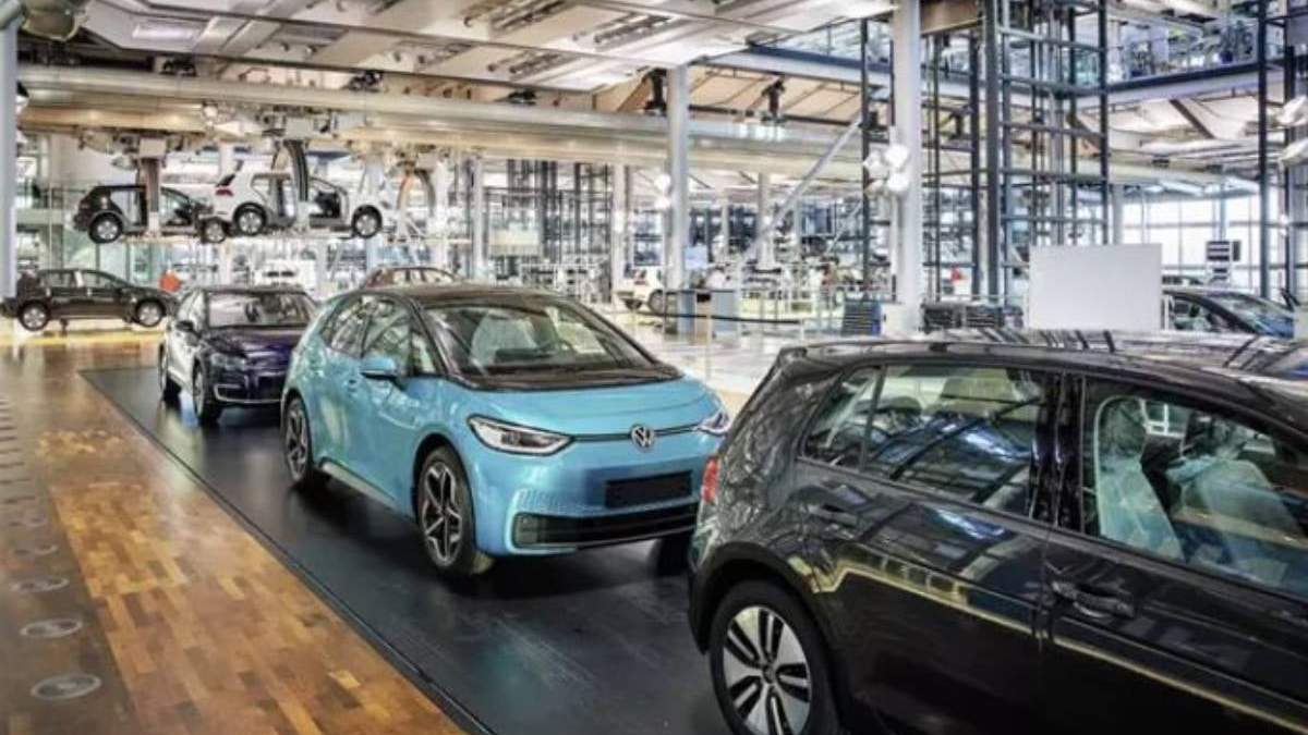 Interior de una planta automovilística