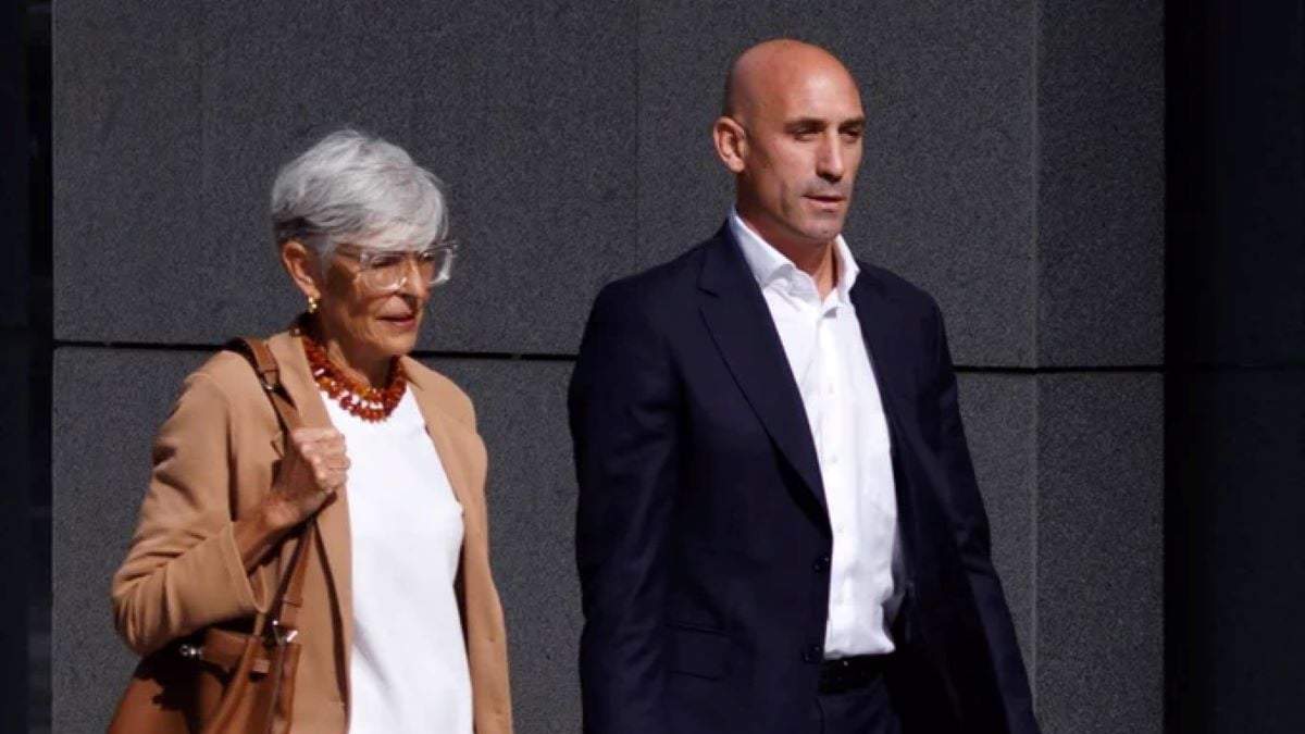 El expresidente de la RFEF, Luis Rubiales, y su abogada, Olga Tubau, a su llegada a declarar en la Audiencia Nacional