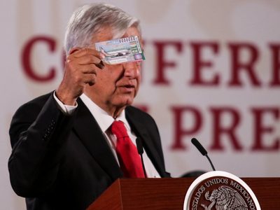 El presidente de México cambia la fecha del inicio de ventas de las rifas del avión por este motivo