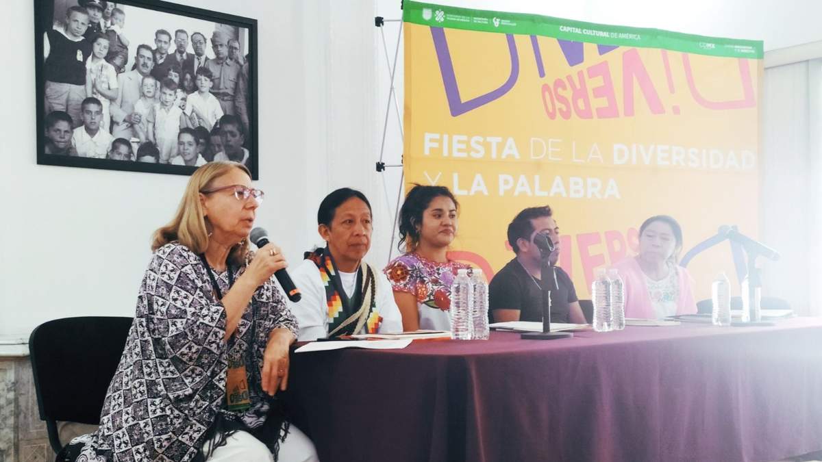 Rosina Conde (izq.)