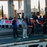 Dan paso libre en casetas de cobro en autopistas en protesta por gasolinazo
