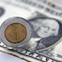 Peso se deprecia tras posibles recortes de la Fed