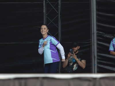 Promueven a Sheinbaum con canciones estilo Shakira y Bad Bunny; la jefa de gobierno se deslinda