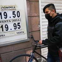 El peso y la BMV caen ante nerviosismo por ajustes a tasas de interés en EU