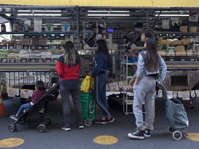 Sheinbaum arranca con la canasta básica real más alta de todos los sexenios