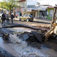 Barrios del oeste de Neuquén quedaron sin agua potable por la rotura de un caño de distribución