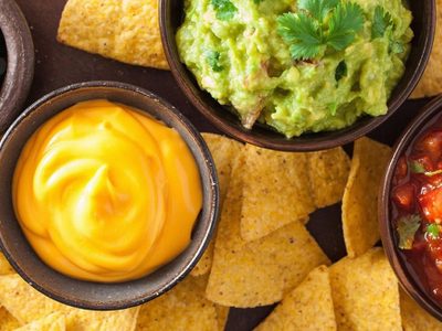 La salsa de queso cheddar más rica que hayas probado: en 5 minutos y muy fácil de hacer