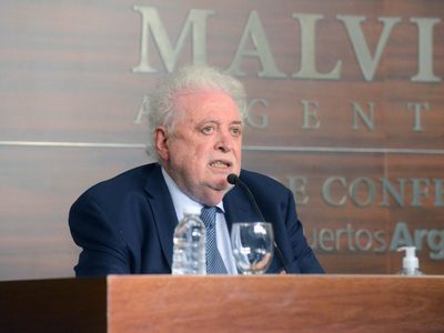 "La Sputnik V se habilitó con un permiso transitorio de emergencia", aclaró Ginés González García