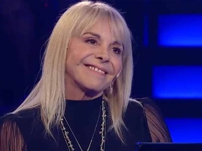 Claudia Villafañe tiene la camisa en tendencia que podés combinar con todo en primavera