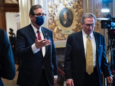 Defensa de Trump pide a senadores exonerar a su cliente porque su juicio es "una venganza política"