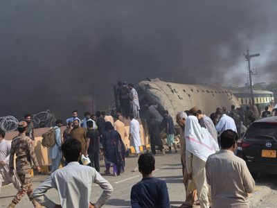 Atentado suicida cerca de una vía férrea en Pakistán deja al menos 23 muertos y más de 70 heridos