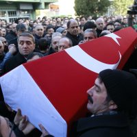 Se atribuye EI ataque en Estambul; hay ocho detenidos