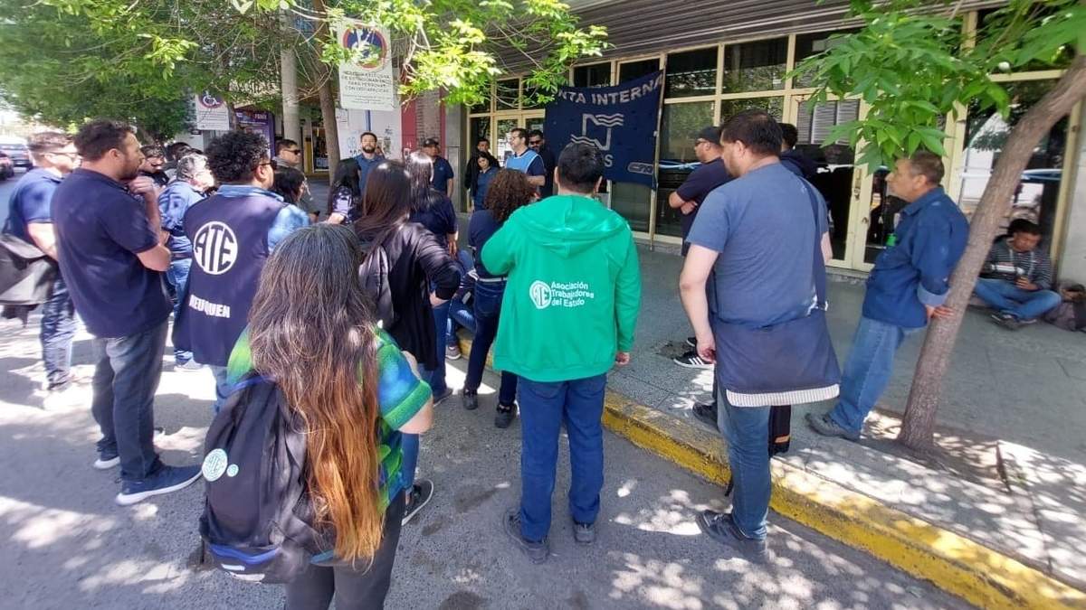 Integrantes de la Junta Interna de ATE en el EPAS. Fuente: (Facebook)