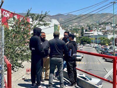 Frente a un centro comercial: así arrancó el diálogo del gobierno de Guerrero con normalistas