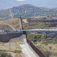 EU lanza bases de licitación para un muro fronterizo de nueve metros de altura y sin túneles
