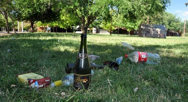 "In fraganti" en plena plaza de Cipolletti Fuente: (Instagram)