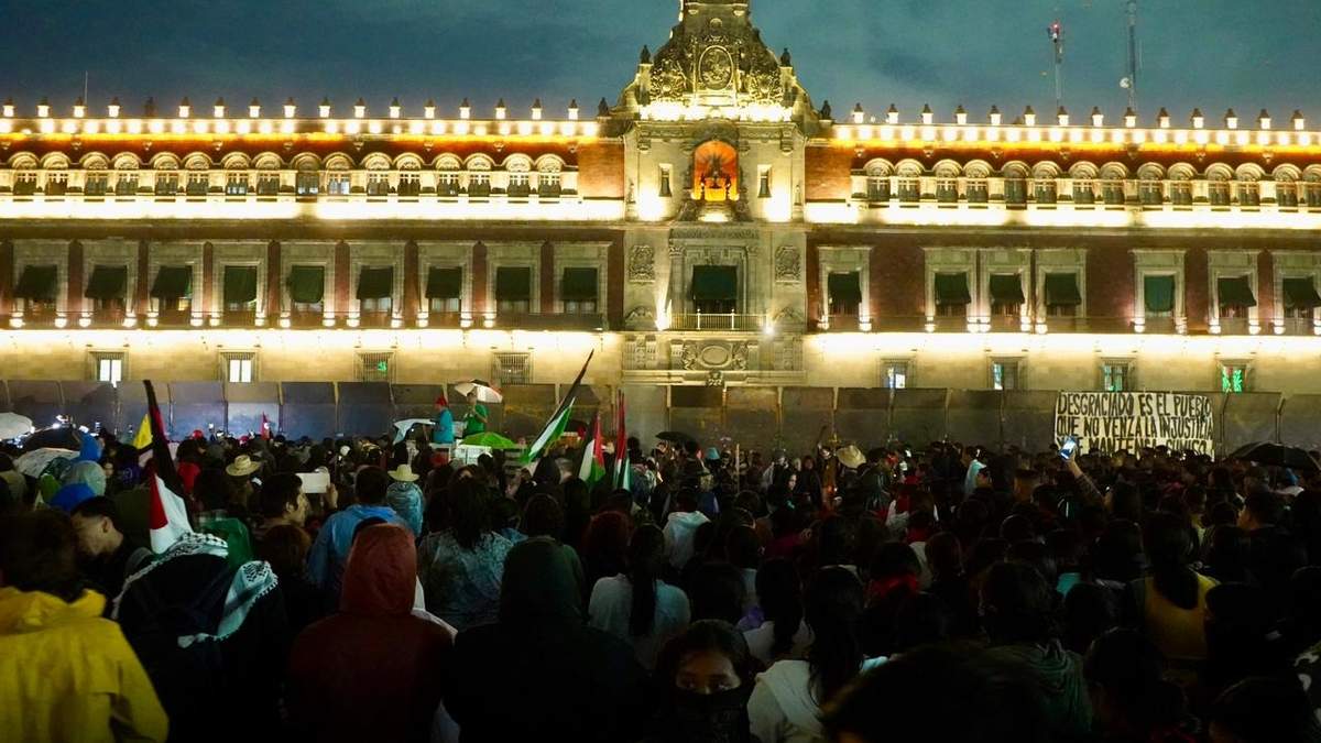 La marcha en el 11 aniversario de la desaparición de los normalistas