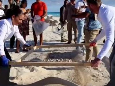 Alcaldesa "cuela" la arena durante jornadas de limpieza en Cancún