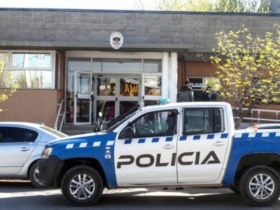 "Empezaron a disparar": atacaron a disparos una base de taxis en Neuquén