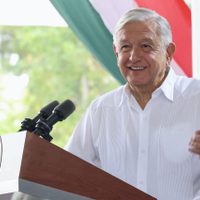 AMLO acusa a exfuncionarios electorales y "seudointelectuales" de asesorar a oposición rumbo a 2024