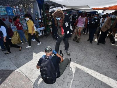 A sillazos, luchadores concientizan sobre el uso del cubrebocas en Irapuato