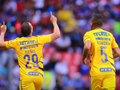 En el Azteca, Tigres le pega 1-0 al Cruz Azul; Piojo y "Diente" fueron expulsados