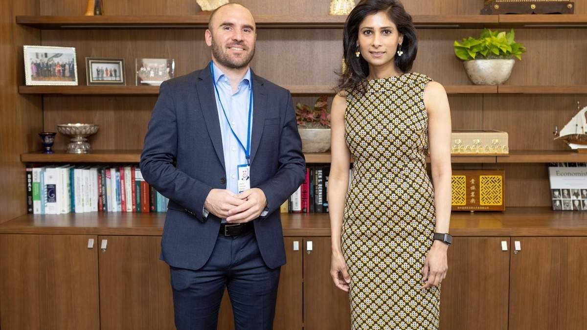 Martín Guzmán, ministro de Economía, y Gita Gopinath, subdirectora gerenta del FMI. Fuente: (Twitter)