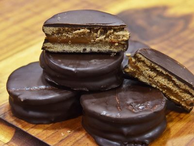 Alfajores de chocolate caseros y sin hornear: prepará esta delicia con pocos ingredientes