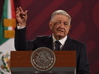 AMLO mantiene a Francisco Garduño en INM hasta resolver investigación de incendio: "Vamos a esperar"