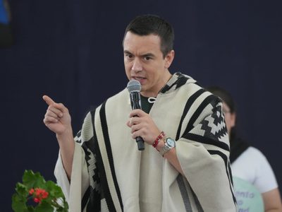Noboa reitera tras ataque a su convoy que "unos pocos vándalos" no le impedirán trabajar por Ecuador