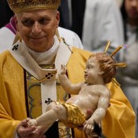 Miles de fieles regresan a Belén; papa León XIV celebra su primera misa de Nochebuena en San Pedro