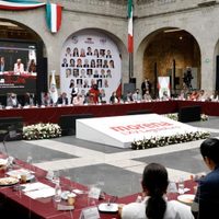 Senadores de Morena "arropan" a Sánchez Cordero; ella reitera compromiso con la 4T