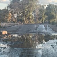 Agua desperdiciada y basura acumulada: la realidad que se repite en  una calle de Luján