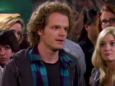 Nick Pasqual, actor de How I Met Your Mother, fue arrestado por supuestamente apuñalar a su exnovia
