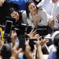 Aumentan en Venezuela represión, protestas e incertidumbre a un mes de los comicios
