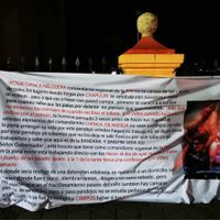 Guerreros Unidos cuelgan mantas en Iguala contra jefe policiaco