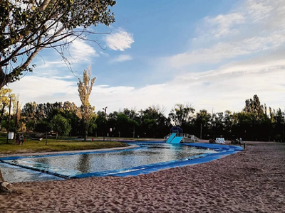 Verano en el Alto Valle: tres balnearios ideales para pasarla bien y cuidar el bolsillo